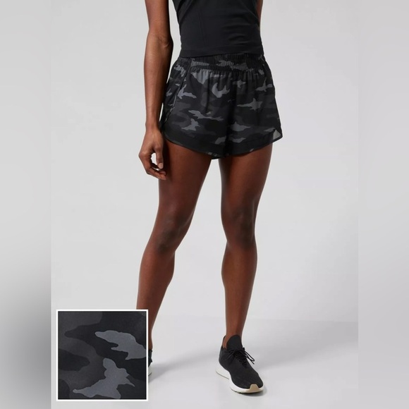 Athleta Racer Run Shorts Women’s Size Large Black Camo 4” - Picture 3 of 13